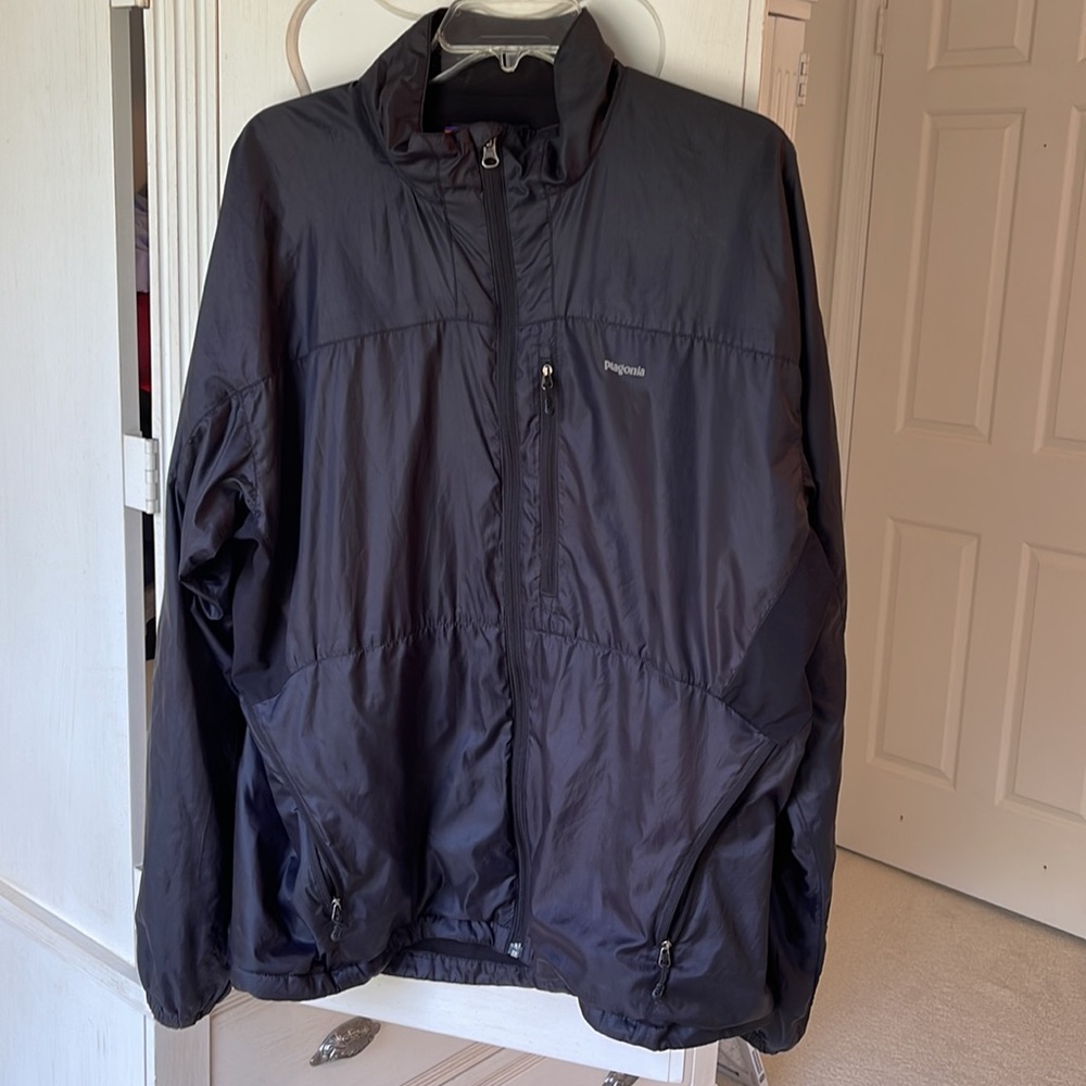 Patagonia Men’s XL lightweight Jacket.